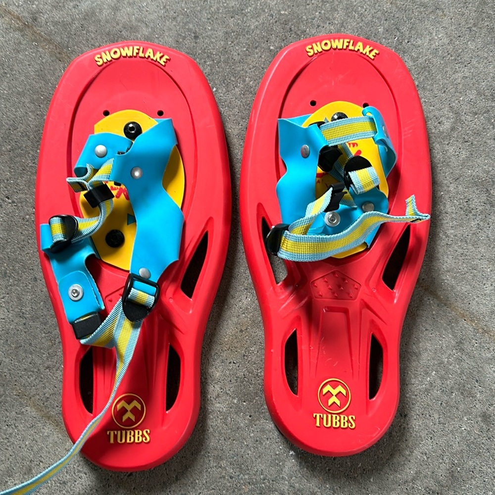 Tubbs toddler snow shoes